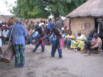 05 Ceremonie De Cloture Aupres Du Chef Du Village Hote
